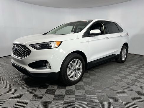Used 2024 Ford Edge SEL w/ Convenience Package image 3