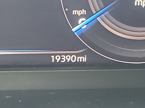 Certified 2024 Volkswagen Tiguan SEL R-Line image 16