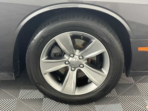 Used 2015 Dodge Challenger SXT RWD image 12