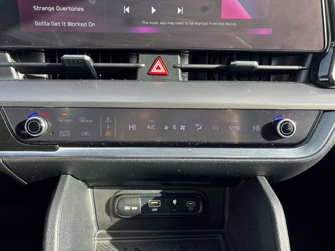 Used 2023 Kia Sportage SX image 23
