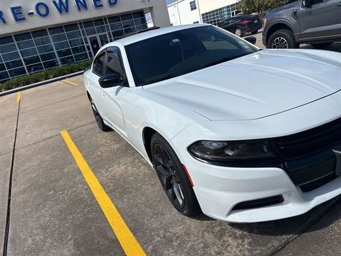 Used 2022 Dodge Charger SXT w/ Blacktop Package RWD image 6