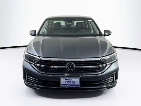 Used 2023 Volkswagen Jetta SEL FWD image 2
