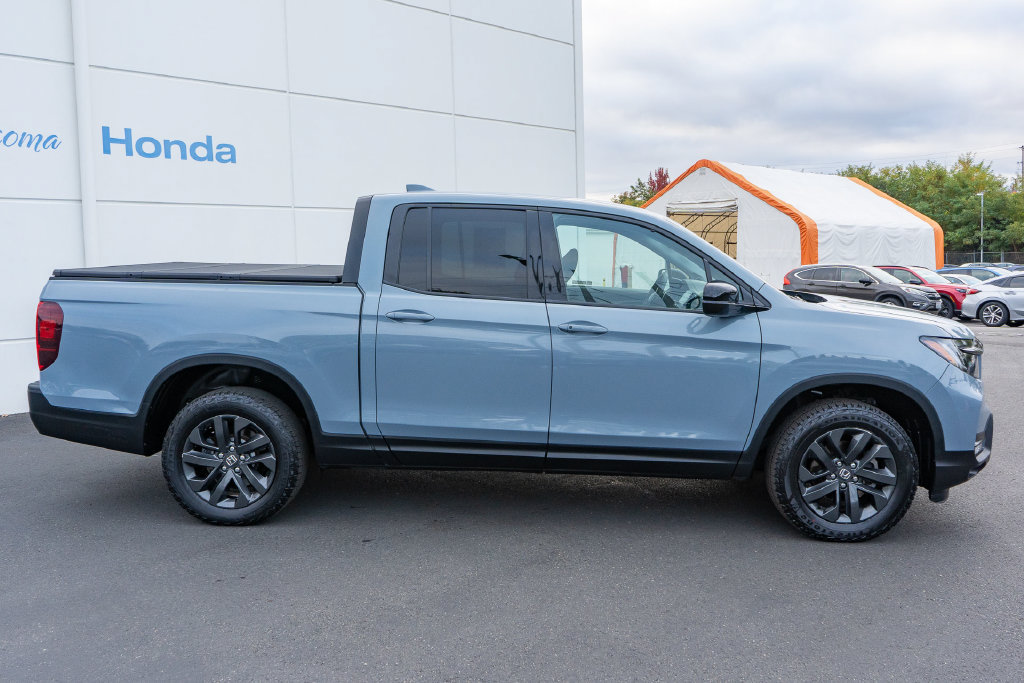 Used 2023 Honda Ridgeline Sport image 16
