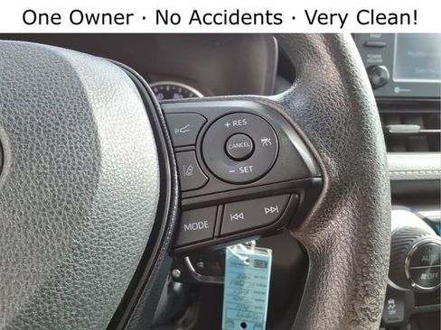 Used 2021 Toyota RAV4 LE image 17