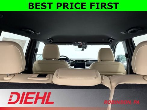 New 2025 Jeep Grand Cherokee Limited w/ Black Appearance Package image 10