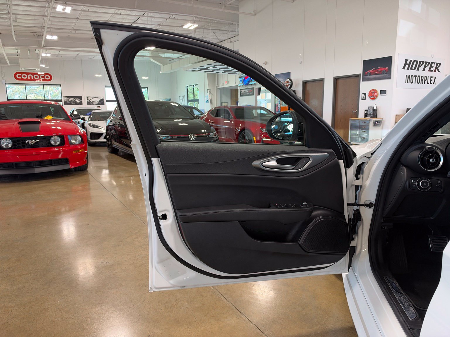 Used 2025 Alfa Romeo Giulia RWD image 8