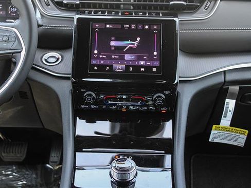 New 2025 Jeep Grand Cherokee Laredo image 14