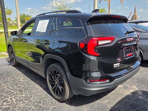 Used 2024 GMC Terrain SLE w/ Driver Convenience Package FWD image 4
