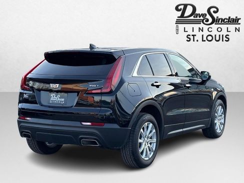 Used 2021 Cadillac XT4 Luxury w/ Cold Weather Package image 3