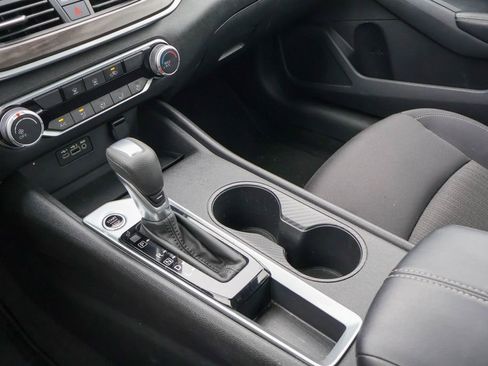 Used 2025 Nissan Altima 2.5 SV FWD image 15