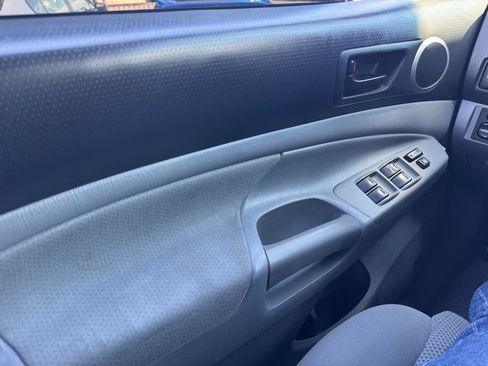 Used 2011 Toyota Tacoma PreRunner image 5