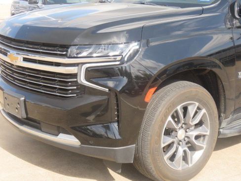 Used 2021 Chevrolet Suburban LT w/ LT Signature Package RWD image 3