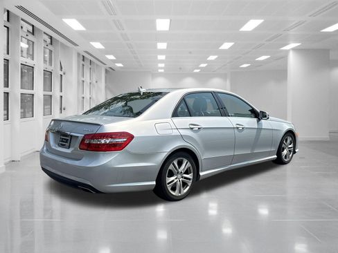 Used 2011 Mercedes-Benz E 350 4MATIC Sedan image 5
