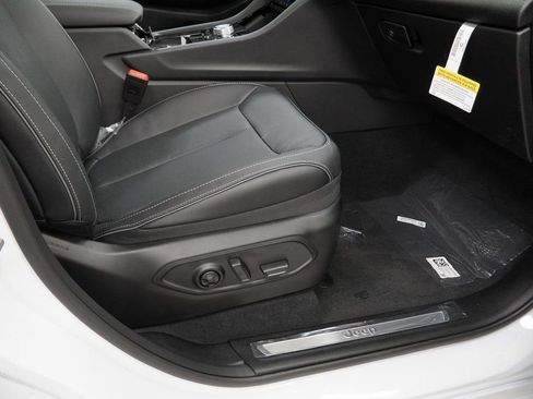 New 2025 Jeep Grand Cherokee Overland image 37