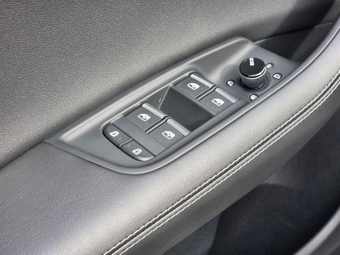 Used 2023 Audi Q8 Premium Plus image 32