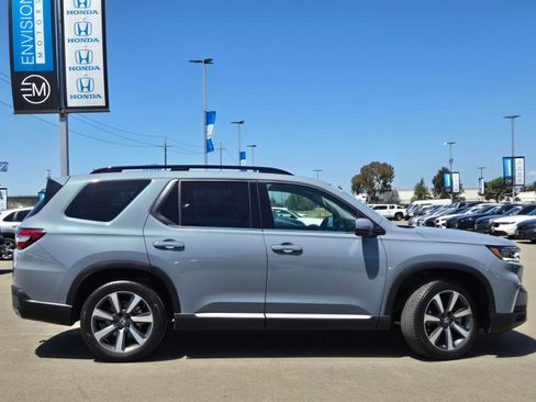 Certified 2024 Honda Pilot Touring image 8