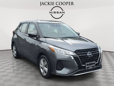 Used 2023 Nissan Kicks S FWD image 3