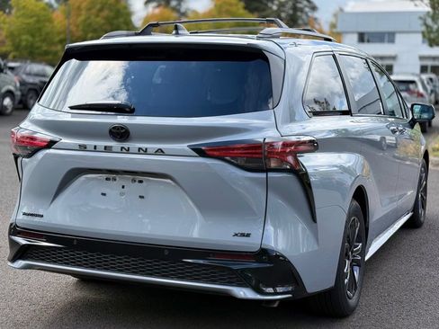 Used 2026 Toyota Sienna XSE AWD/4WD image 5