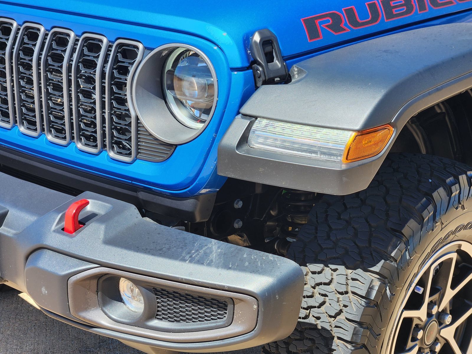 Used 2025 Jeep Wrangler Unlimited Rubicon w/ Convenience Group AWD/4WD image 9