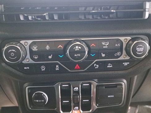 Certified 2024 Jeep Wrangler Willys image 24