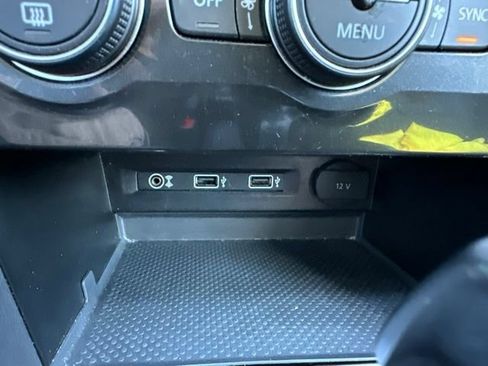 Used 2018 Volkswagen Tiguan SEL Premium AWD/4WD image 39