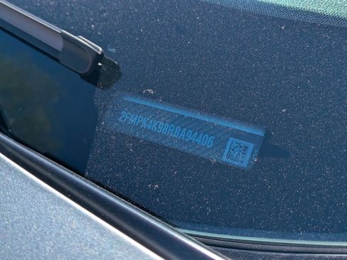 Used 2024 Ford Edge Titanium image 5