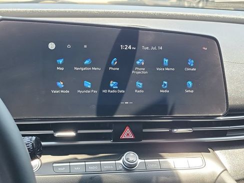 Used 2023 Hyundai Elantra SEL w/ Convenience Package FWD image 11
