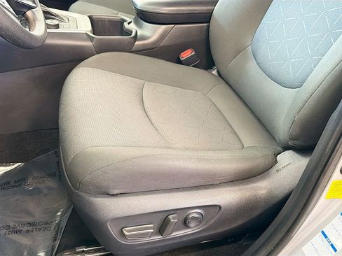Used 2022 Toyota RAV4 XLE w/ Convenience Package image 18