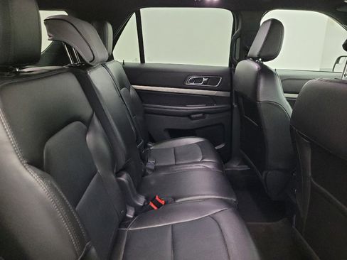 Used 2018 Ford Explorer XLT w/ Equipment Group 202A FWD image 19