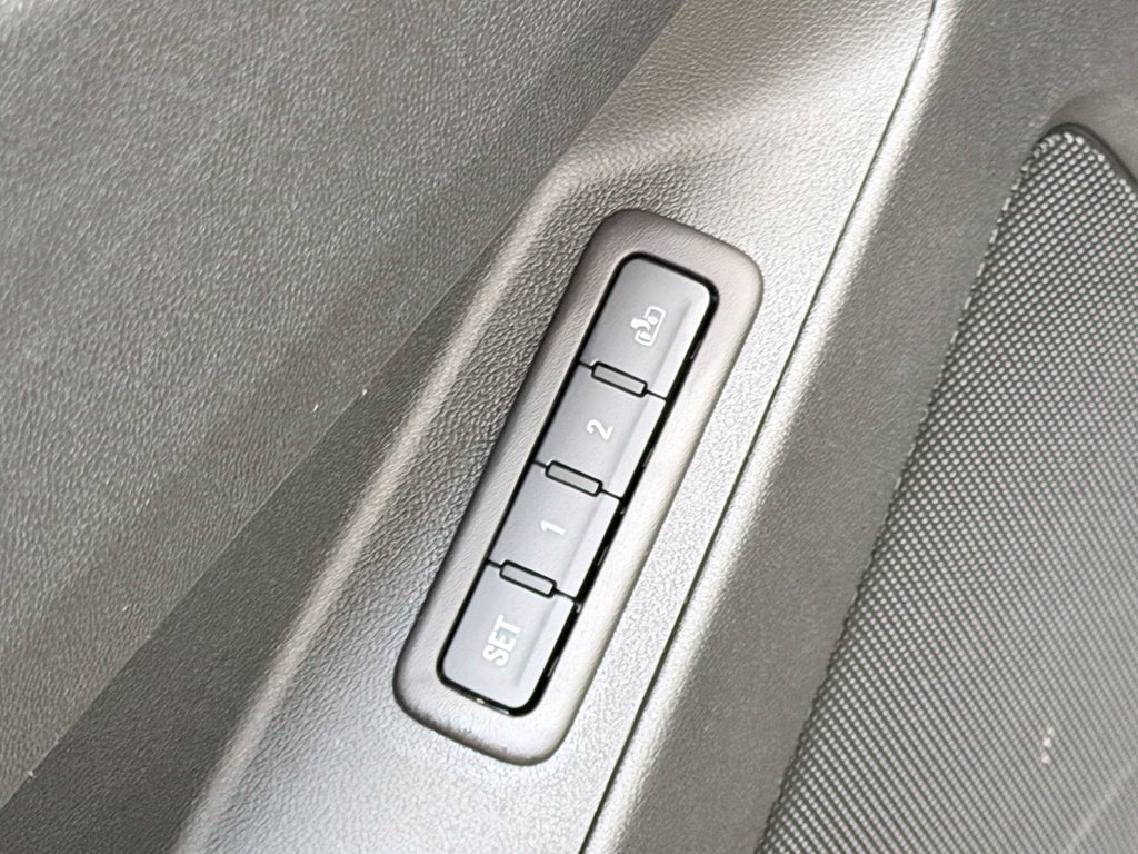 Used 2021 Chevrolet Equinox Premier FWD image 12