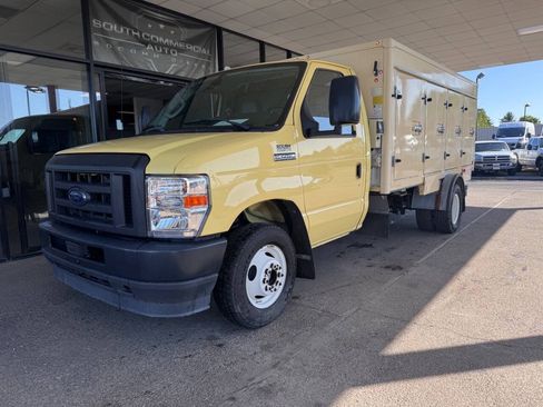 Used 2021 Ford E-450 and Econoline 450 Super Duty RWD image 1