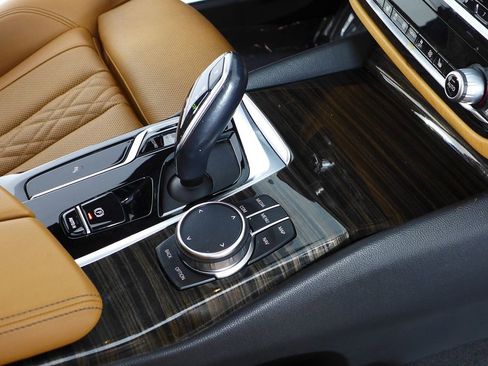 Used 2023 BMW 530i w/ Convenience Package image 15