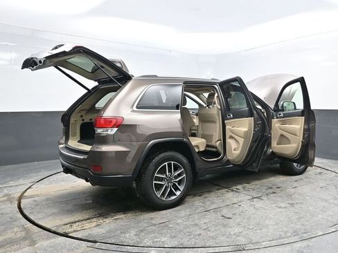 Used 2021 Jeep Grand Cherokee Limited w/ Trailer Tow Group IV image 37