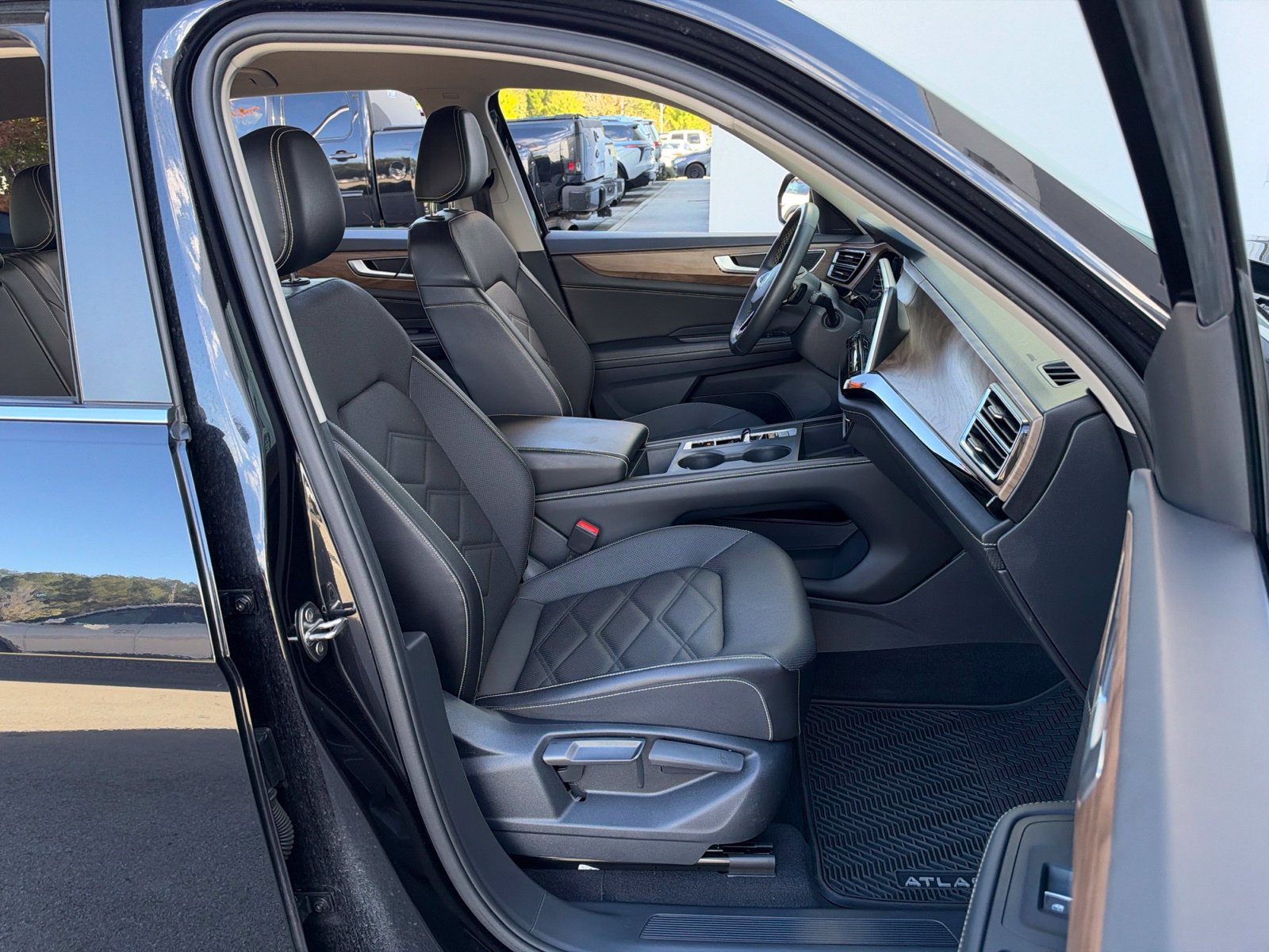 Certified 2024 Volkswagen Atlas SE FWD image 35