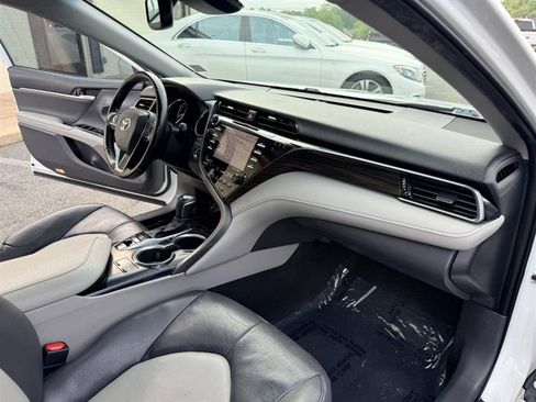 Used 2020 Toyota Camry XLE FWD image 12