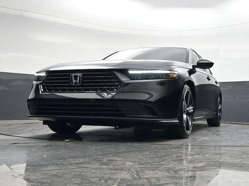 Used 2025 Honda Accord Sport image 29