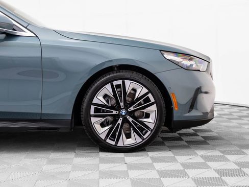 Used 2025 BMW 540i xDrive w/ Premium Package image 35