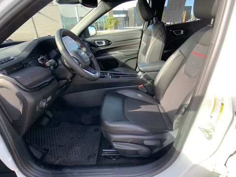 Used 2024 Jeep Compass Trailhawk image 11