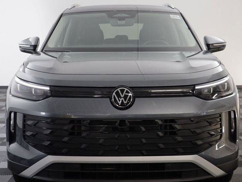 New 2025 Volkswagen Tiguan SE image 21