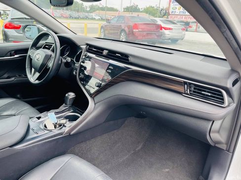 Used 2019 Toyota Camry XLE FWD image 23