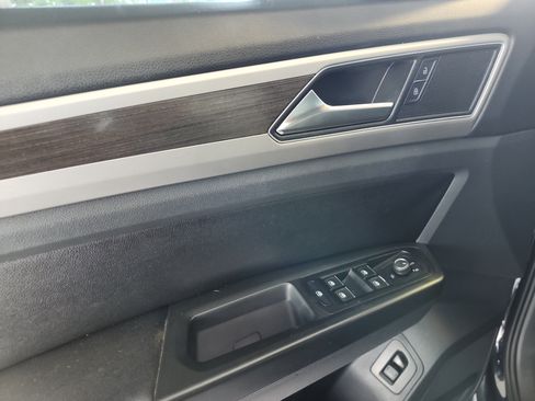 Used 2018 Volkswagen Atlas SE FWD image 18
