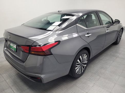 Used 2025 Nissan Altima 2.5 SV FWD image 10