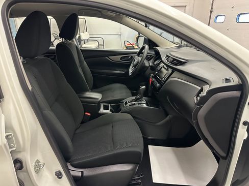 Used 2022 Nissan Rogue Sport S image 26