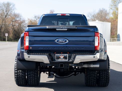 Used 2017 Ford F350 Lariat w/ Chrome Package image 11