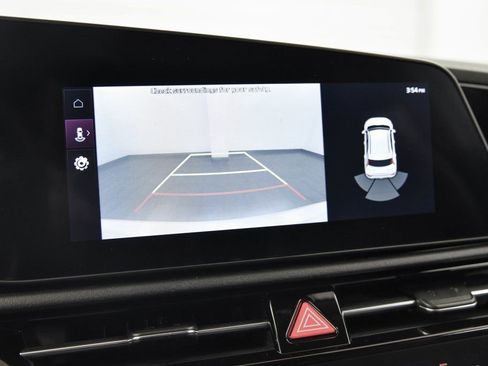 Used 2023 Kia Niro EX image 21