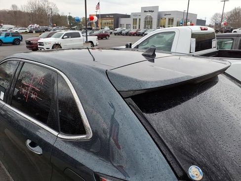 Used 2024 Ford Edge Titanium image 9