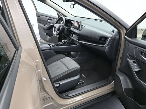 Used 2025 Nissan Rogue SV AWD/4WD image 6