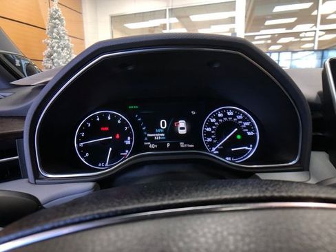 Used 2019 Toyota Avalon Limited image 14