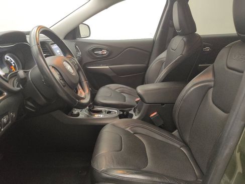 Used 2021 Jeep Cherokee Latitude Lux w/ Comfort/Convenience Group AWD/4WD image 17