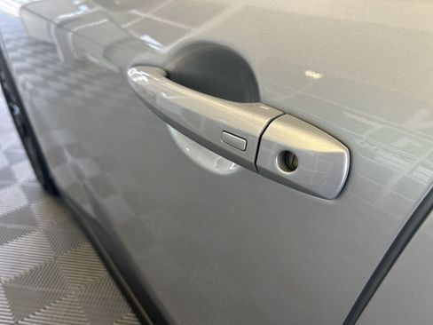 Used 2025 Nissan Rogue SV image 9